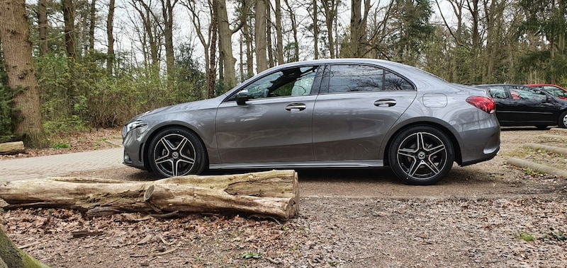 Mercedes-Benz A 180 Business Solution AMG (2021)
