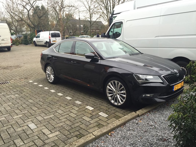 Skoda Superb 1.6 TDI Greentech Style Businessline (2015)