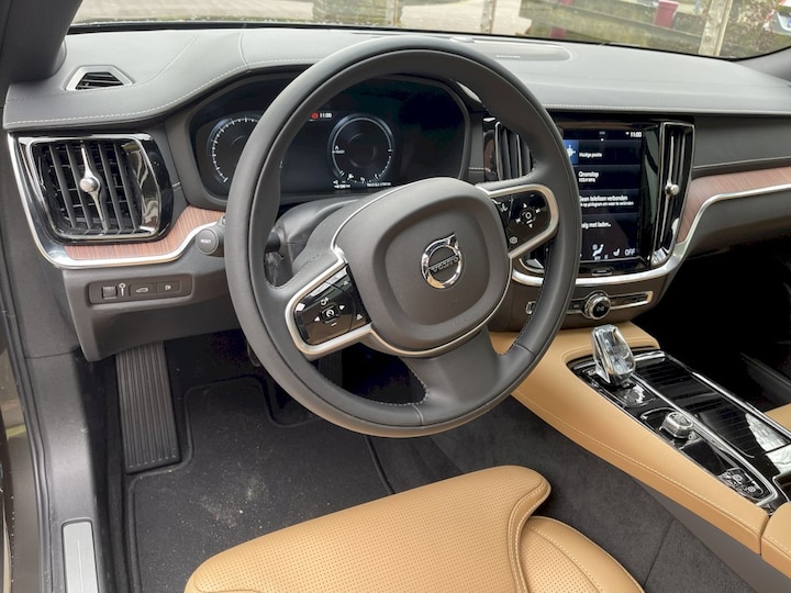 Volvo V60 T6 Recharge AWD Inscription (2021)