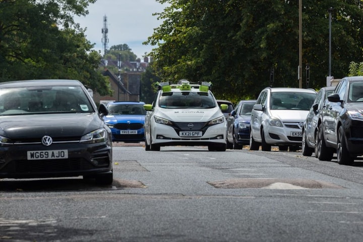 Nissan EvolvAD autonoom