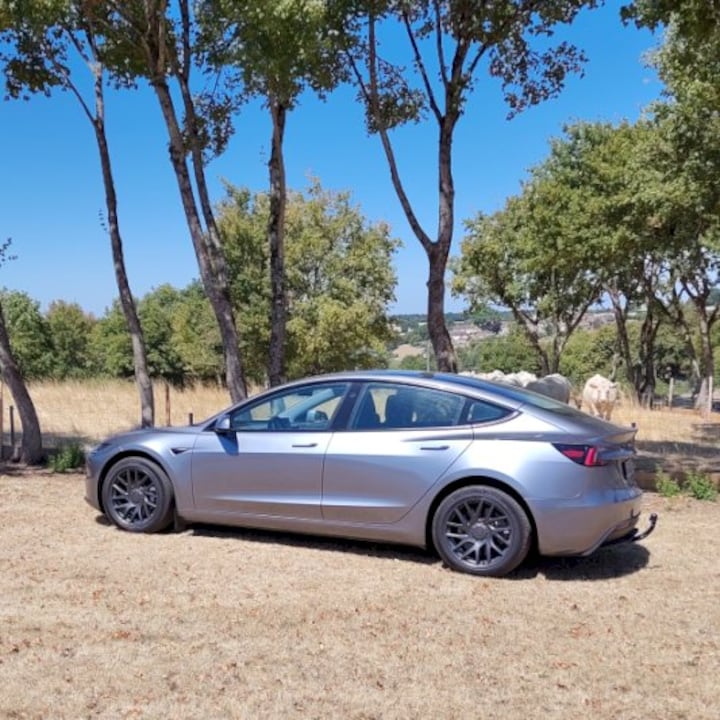 Tesla Model 3 Premium Long Range RWD (2025)