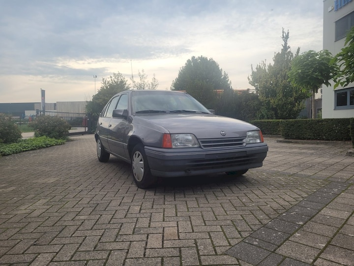 Opel Kadett 1.4i GL (1990)