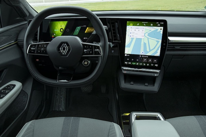 Renault Scenic vs Ford Explorer