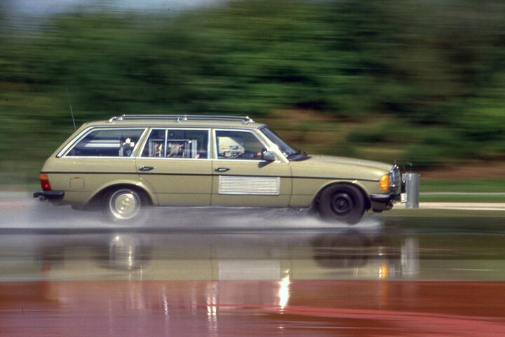 Mercedes-Benz 200 W123 ESP