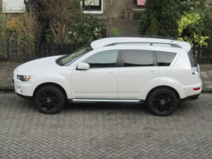 Mitsubishi Outlander 2.0 2WD Intro Edition (2011)