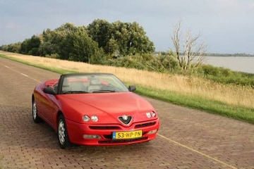 Alfa Romeo Spider 2.0 T.Spark 16V L (2001)