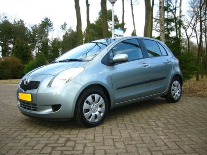 Toyota Yaris 1.3 16v VVT-i Linea Sol (2006)