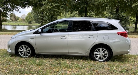 Toyota Auris Touring Sports 1.8 Hybrid Executive