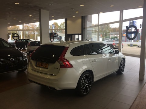 Volvo V60 D5 AWD Twin Engine Special Edition (2015)