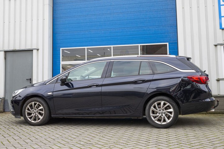Opel Astra with damage