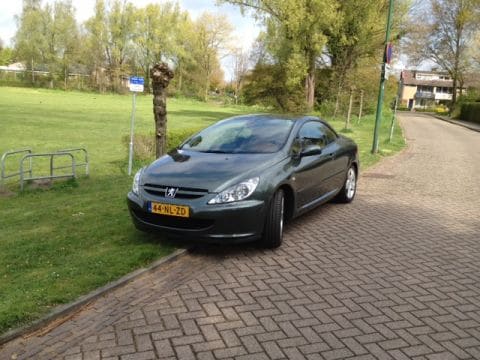 Peugeot 307 CC 2.0 16V (2004)