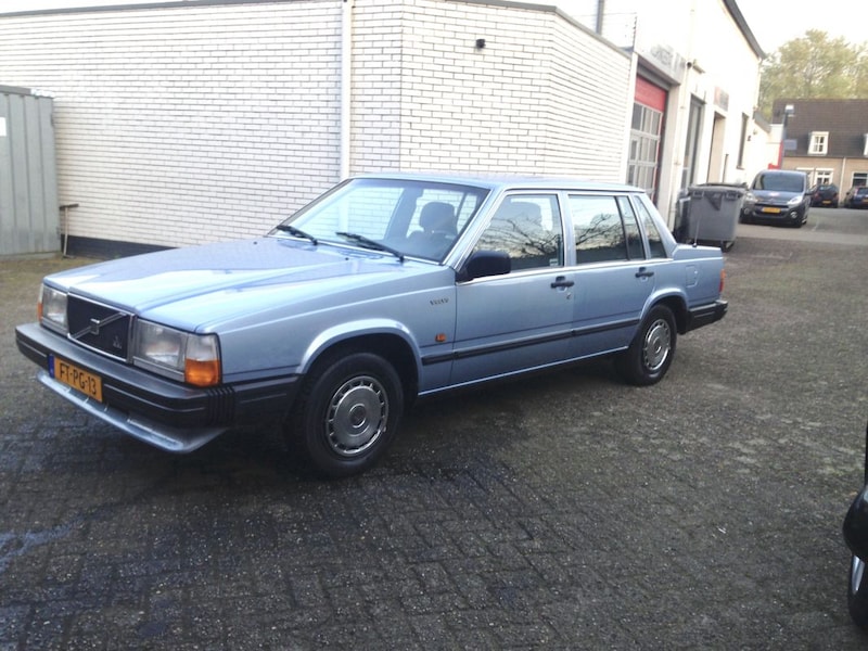 Volvo 740 GL 2.3 (1989)