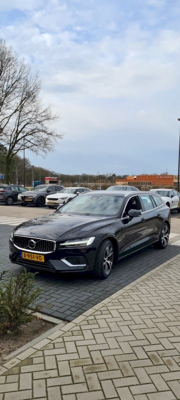 Volvo V60 T6 Plug-in Hybrid AWD Plus (2023)