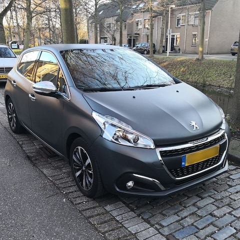 Peugeot 208 Allure 1.2 PureTech 82 (2016)