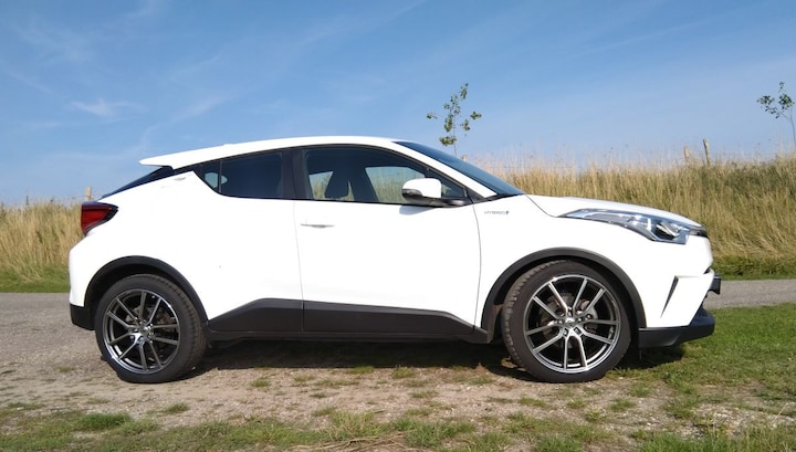 Toyota C-HR 1.8 Hybrid Dynamic (2017)