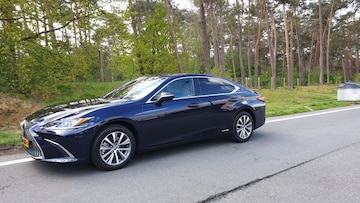Lexus ES 300h Business Line (2019)