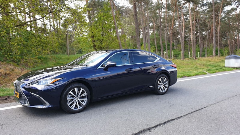 Lexus ES 300h Business Line (2019)