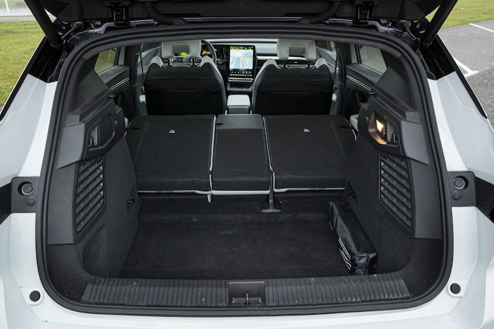 Renault Scenic vs Ford Explorer