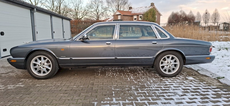 Jaguar Sovereign 3.2 LWB (2000)
