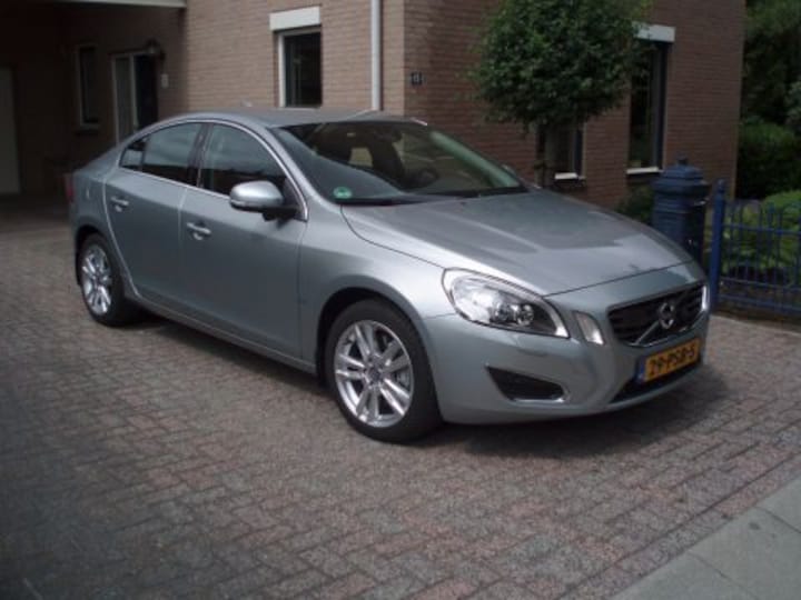 Volvo S60 T5 Summum (2011)