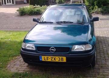 Opel Astra 1.6i GL (1995)