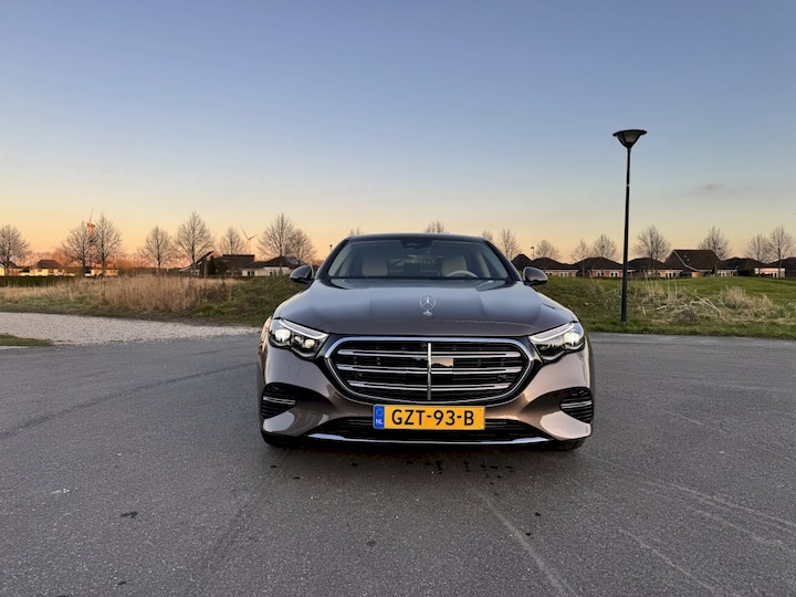 Mercedes-Benz E 300 e 4MATIC Exclusive Line (2025)