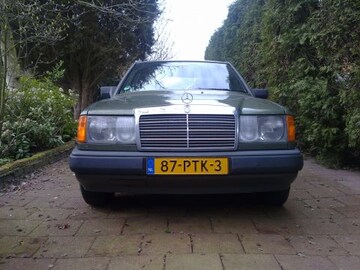 Mercedes-Benz 230 E (1986)