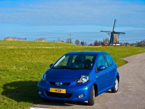 Toyota Aygo 1.0 12v VVT-i Dynamic Blue