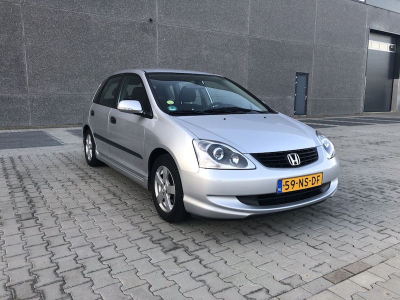Honda Civic 1.6i LS (2004)