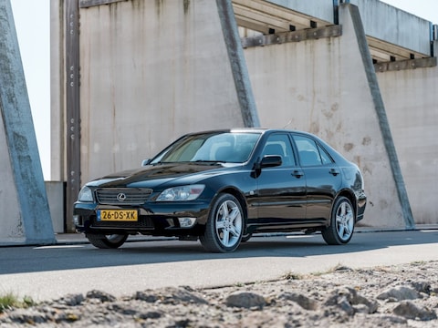 Lexus IS 200
