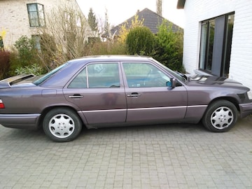 Mercedes-Benz E 250 Diesel (1993)