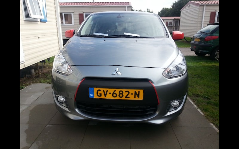 Mitsubishi Space Star 1.0 Bright (2015)