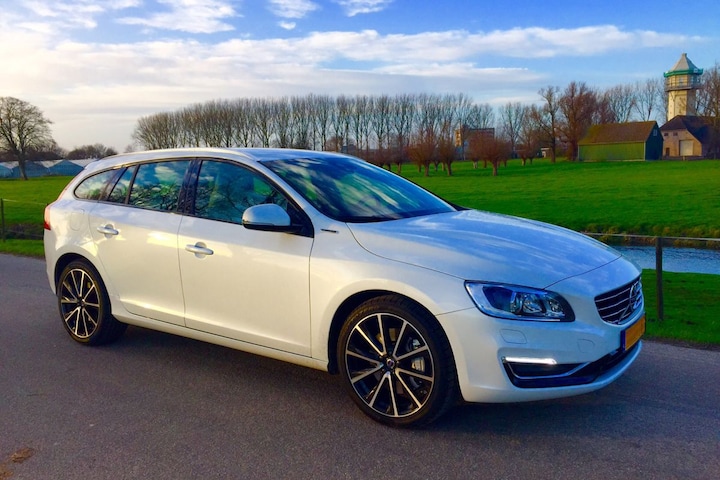 Volvo V60 D5 AWD Twin Engine Special Edition (2015)