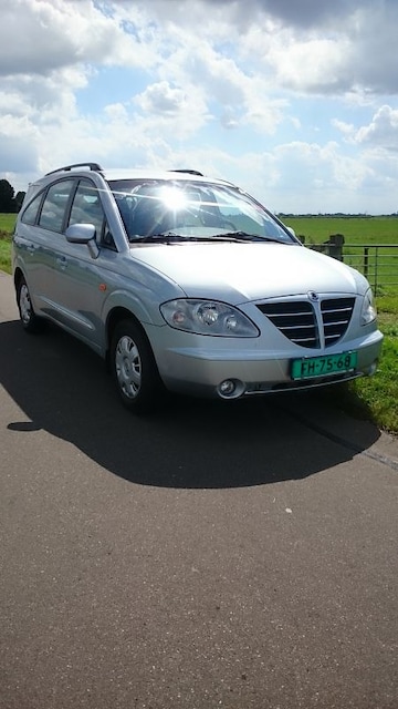 Ssangyong Rodius SV 270X (2005)