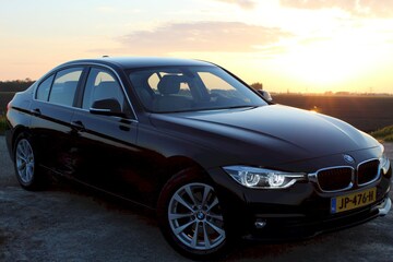 BMW 330e iPerformance (2016)