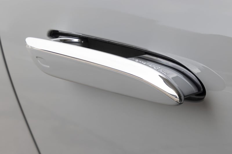German ANWB warns of safety risk with recessed door handles