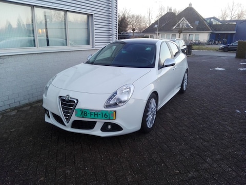 Alfa Romeo Giulietta 1.4 Turbo MultiAir Distinctive (2010)