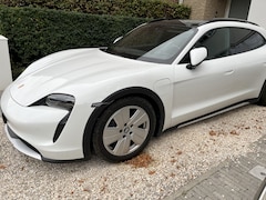 Porsche Taycan 4 Cross Turismo (2023)