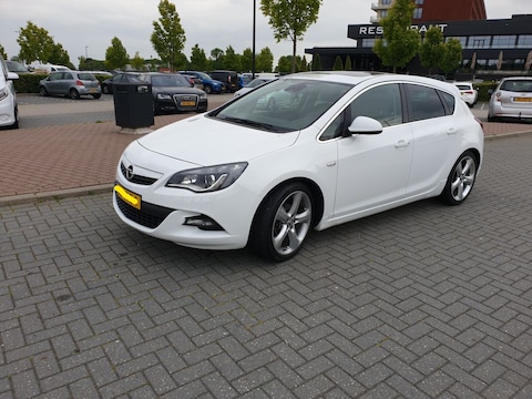 Opel Astra 1.4 Turbo 140pk GT