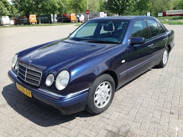 Mercedes-Benz E 220 CDI Elegance (1998)