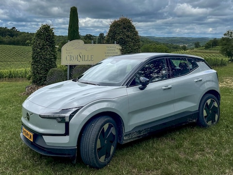 Volvo EX30 Single Motor Extended Range Plus (2024)