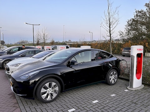 Tesla Model Y (2023)