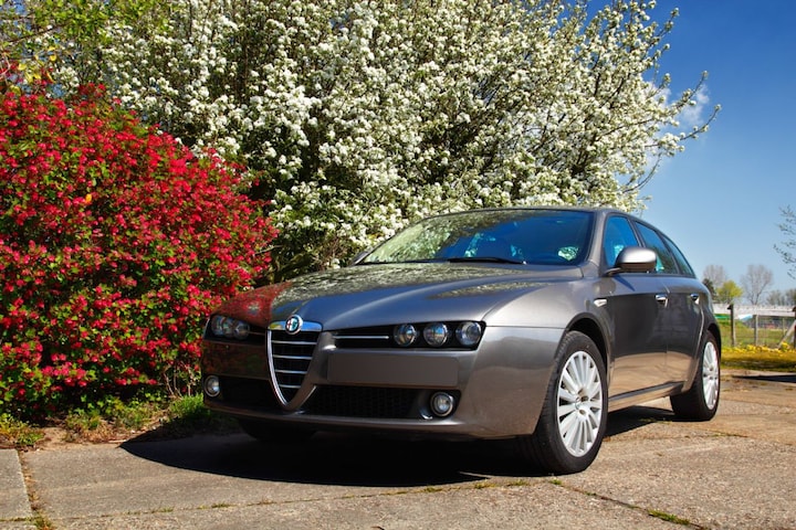 Alfa Romeo 159 Sportwagon 2.2 JTS Distinctive (2006)