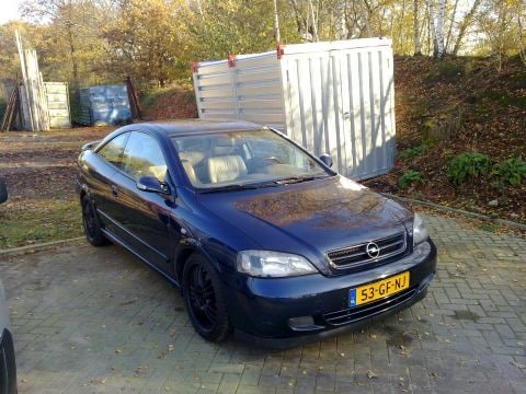 Opel Astra Coupé 2.2i-16V (2000)