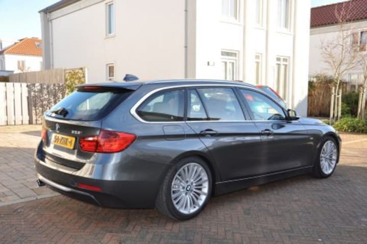 BMW 328i Touring High Executive (2012)