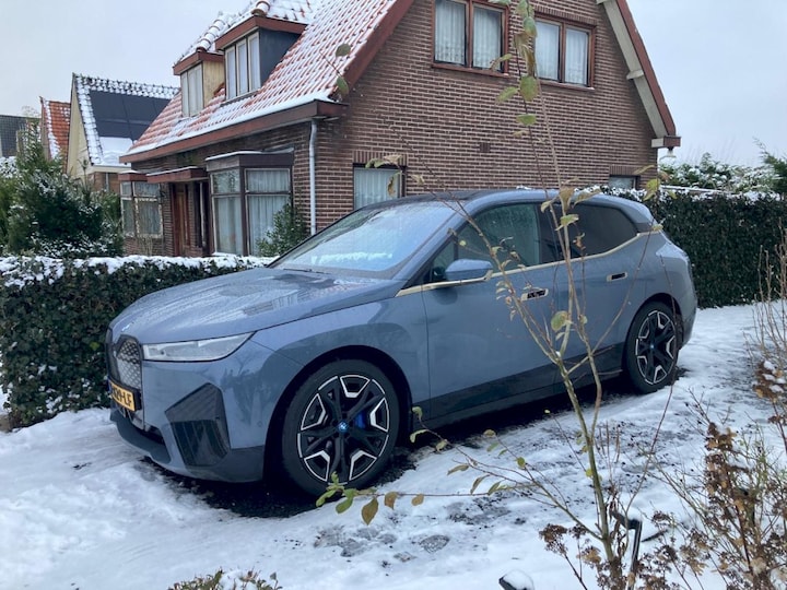 BMW iX xDrive40 (2021)
