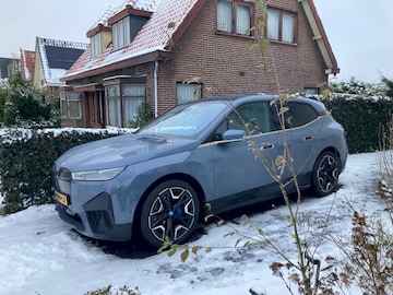 BMW iX xDrive40 (2021)