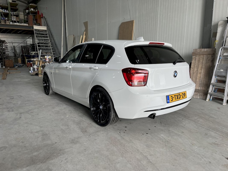 BMW 116i High Executive (2014)