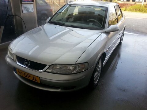 Opel Vectra 1.6i-16V Sport Edition
