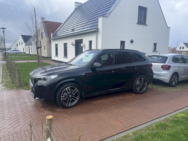 BMW iX1 (2023)